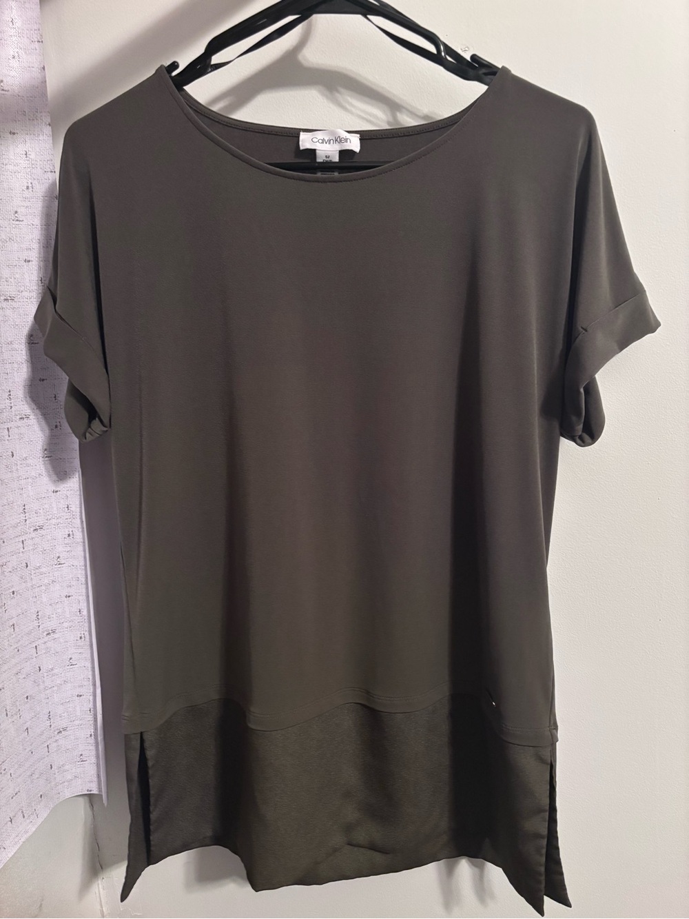Calvin Klein Olive Short Sleeve Tunic with Rolled Cuffs and side slits. Size: S